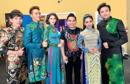 Anh Vũ và đoàn nghệ sĩ tại Mỹ