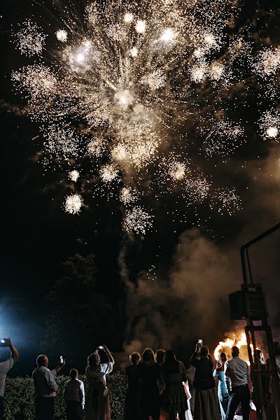 Fotógrafo de casamento Vadim Burchik (burchik). Foto de 27 de abril 2022