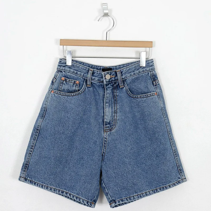 Slim Slimmer high-waist denim shorts voor een slanker silhouet. Deze shorts benadrukken de taille en zorgen voor een flatterende look.
