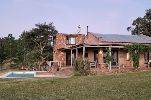 Corps de ferme avec jardin et piscine 2