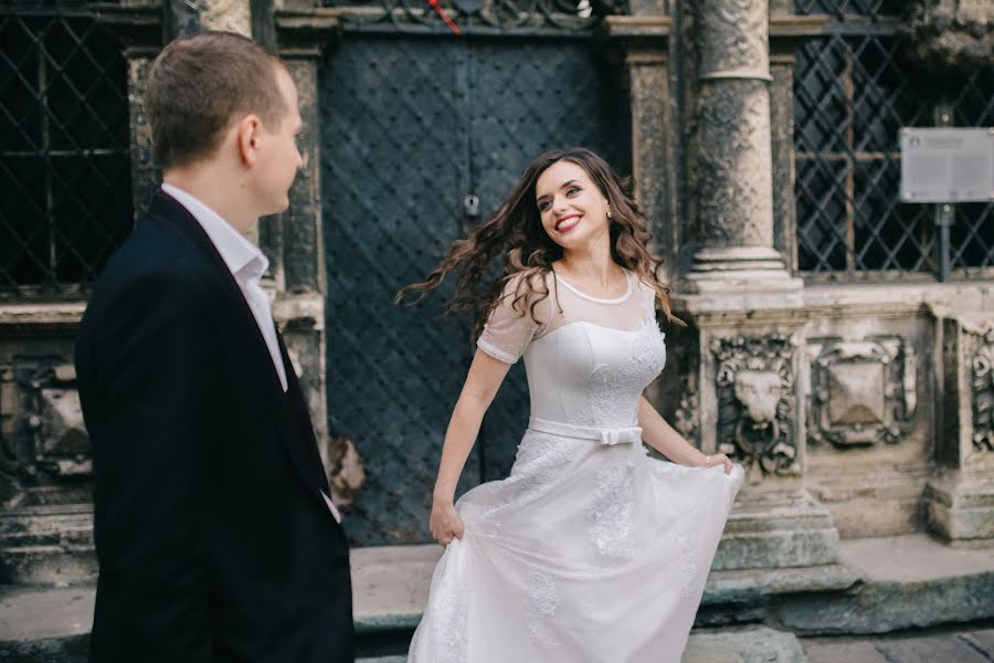 Fotografo di matrimoni Rostislav Kovalchuk (artcube). Foto del 24 gennaio 2018