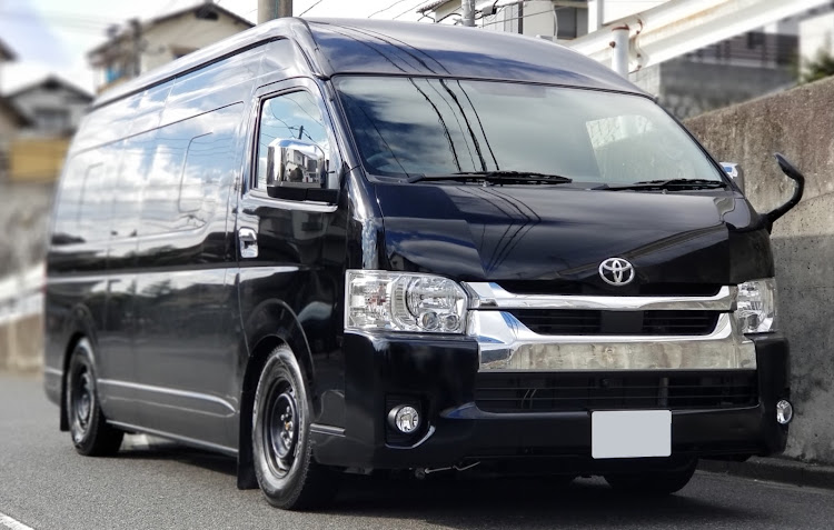 ハイエース スーパーロングのキャンパー特装車・スーパーロング・ワイドボディ・ハイルーフ・スパロンに関するカスタム事例の投稿画像1枚目