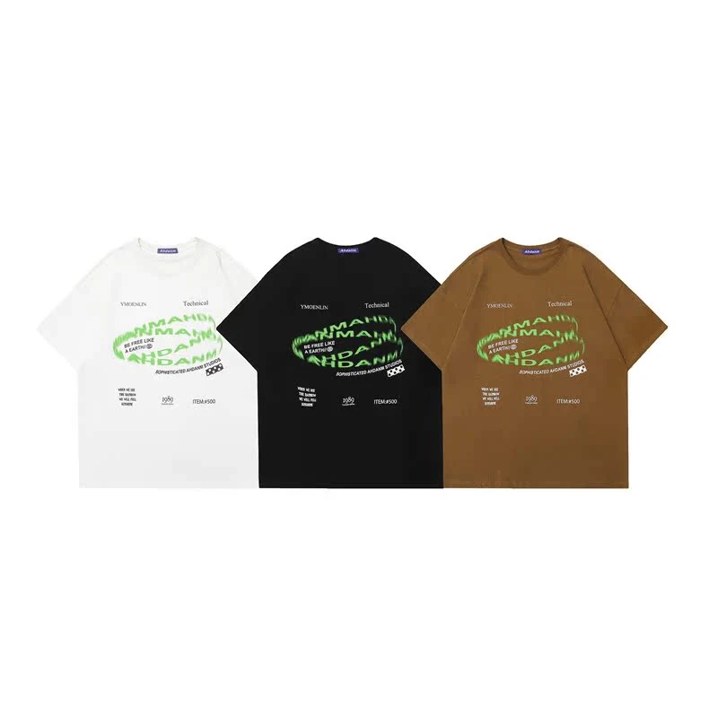 T-shirt da donna con stampa di lettere, versione ampia. Comodo e alla moda per tutti i giorni. Perfetto per un look casual e rilassato, facile da abbinare.