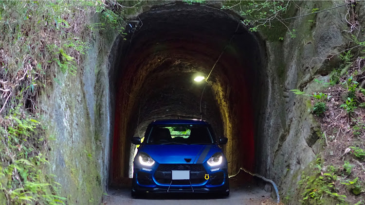 スイフトスポーツのスイフト・zc33s・スイフトスポーツ・灯籠坂大師の切通しトンネルに関するカスタム事例の投稿画像3枚目