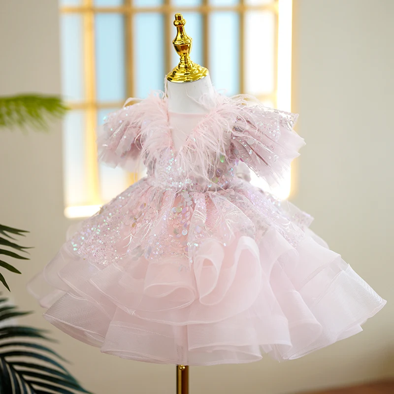 Robe simple et tendance pour filles pianistes. Idéale pour les cours de musique et les concerts, confortable et élégante.