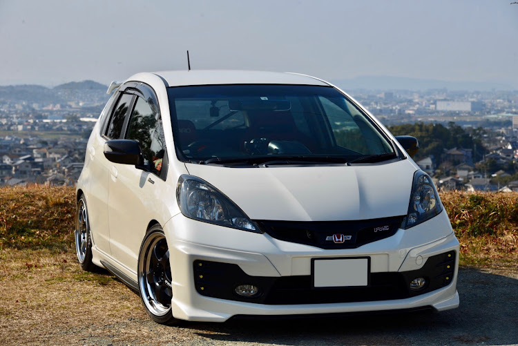 フィットのfukuoka・一眼レフ初心者・愛車撮影・チワワ・ミラココアに関するカスタム事例の投稿画像1枚目