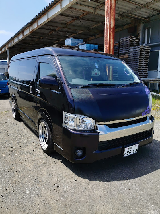 ハイエースバンの10ﾏｿ早くこい(-'д-)y-~・ポチポチしたいよぉ〰️・欲しい物いっぱい( ´;ﾟ;∀;ﾟ;)・早くボンネット塗装したい😤・侍プリン🍮に関するカスタム事例の投稿画像1枚目