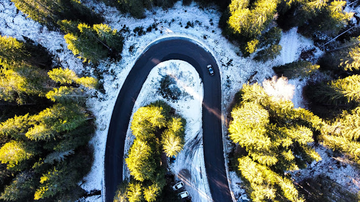 Mountain pass road di Lucadalvit