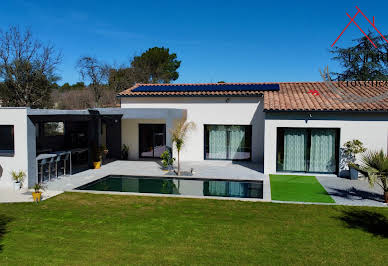 Villa with pool and terrace 8