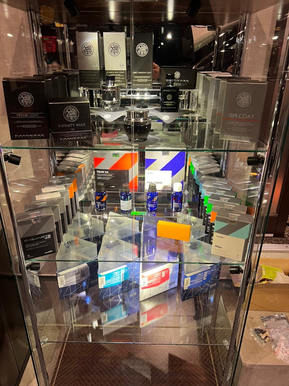 アルファードのコーティング専門店・ファミリアコーティング・カミカゼコレクション・ガラスフィルム取付に関するカスタム事例の投稿画像5枚目