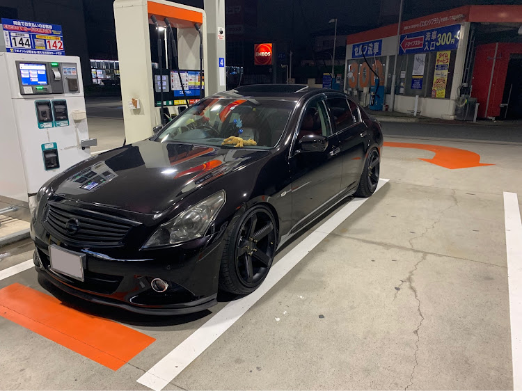 スカイラインのガソスタは盛れる・V36・＃エムズガレージに関するカスタム事例の投稿画像1枚目
