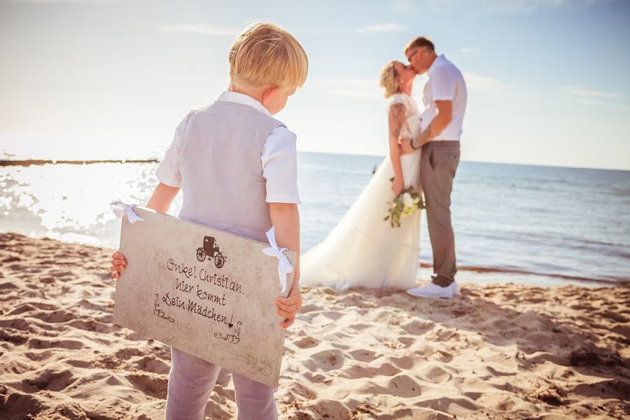 Fotografo di matrimoni Carolin Symann (cali). Foto del 3 gennaio 2020