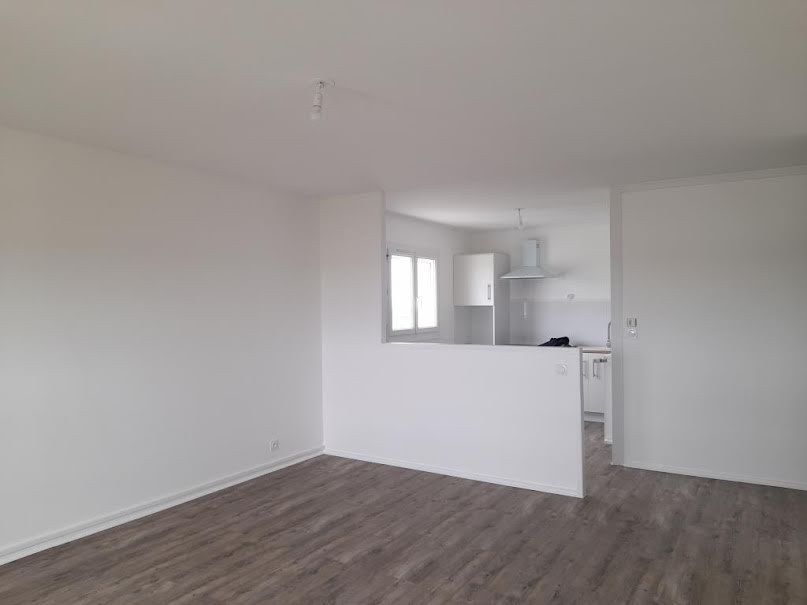 Location  appartement 3 pièces 70 m² à Angouleme (16000), 750 €