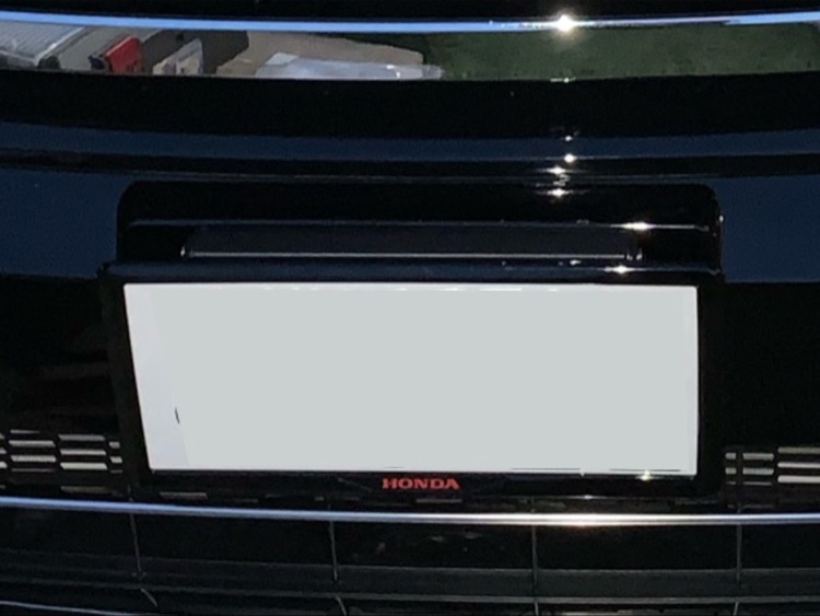 ステップワゴンスパーダのナンバープレートカバー・角度調整キットに関するカスタム事例の投稿画像4枚目