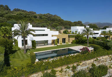 Villa avec piscine et jardin 1