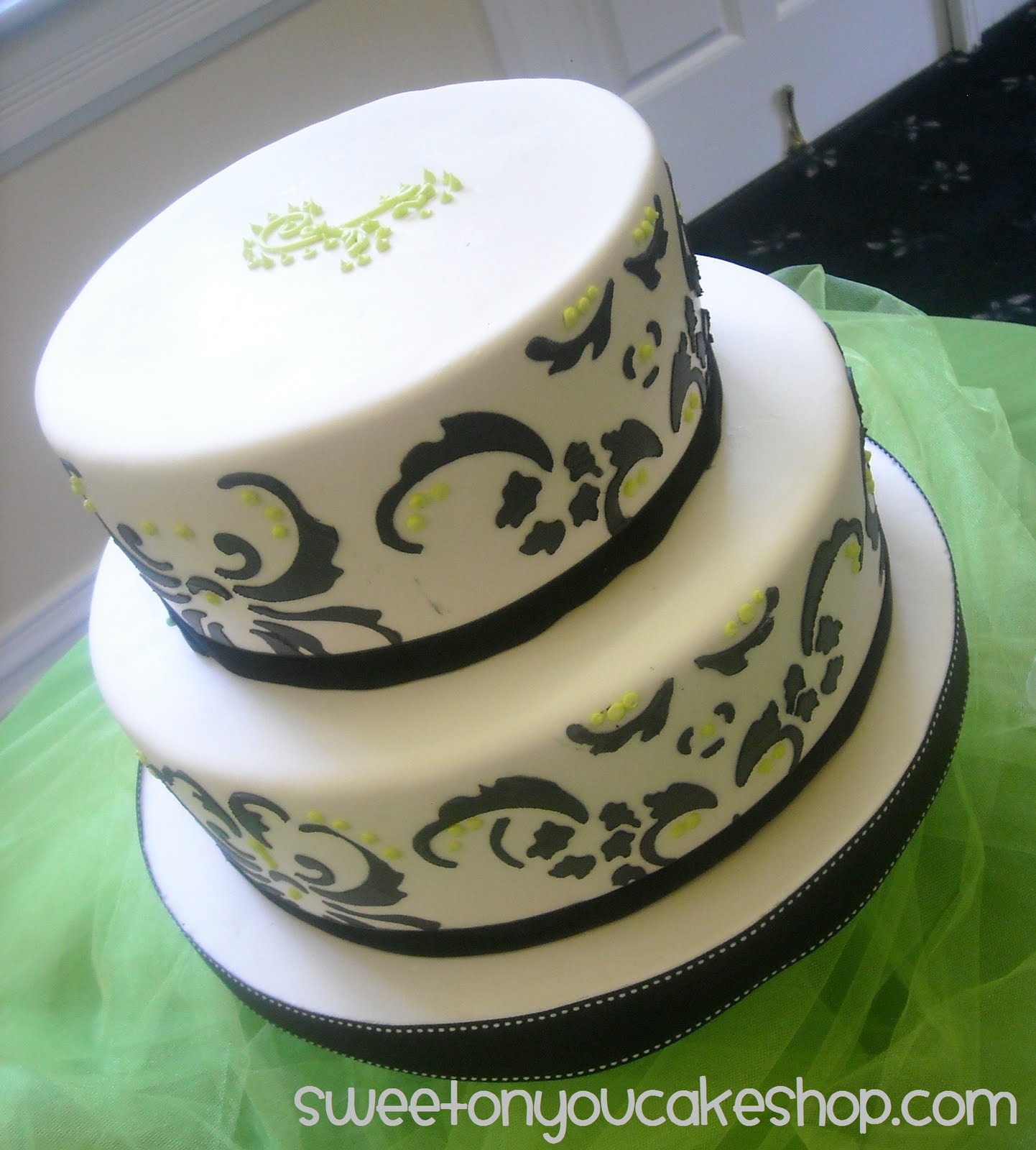 Damask wedding cake simple