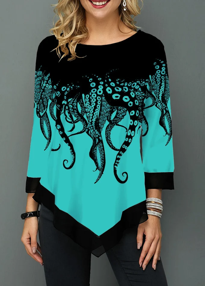 Camiseta cropped com mangas curtas e costura estampada. Perfeita para um visual casual e moderno. Conforto e estilo para o dia a dia.