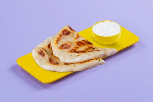 Pita Bread With Garlic Dressing Dip