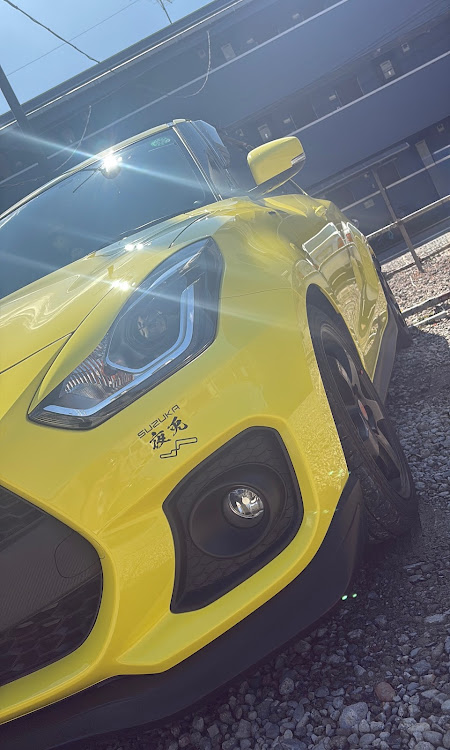 スイフトスポーツの愛車の半顔が見たいに関するカスタム事例の投稿画像1枚目