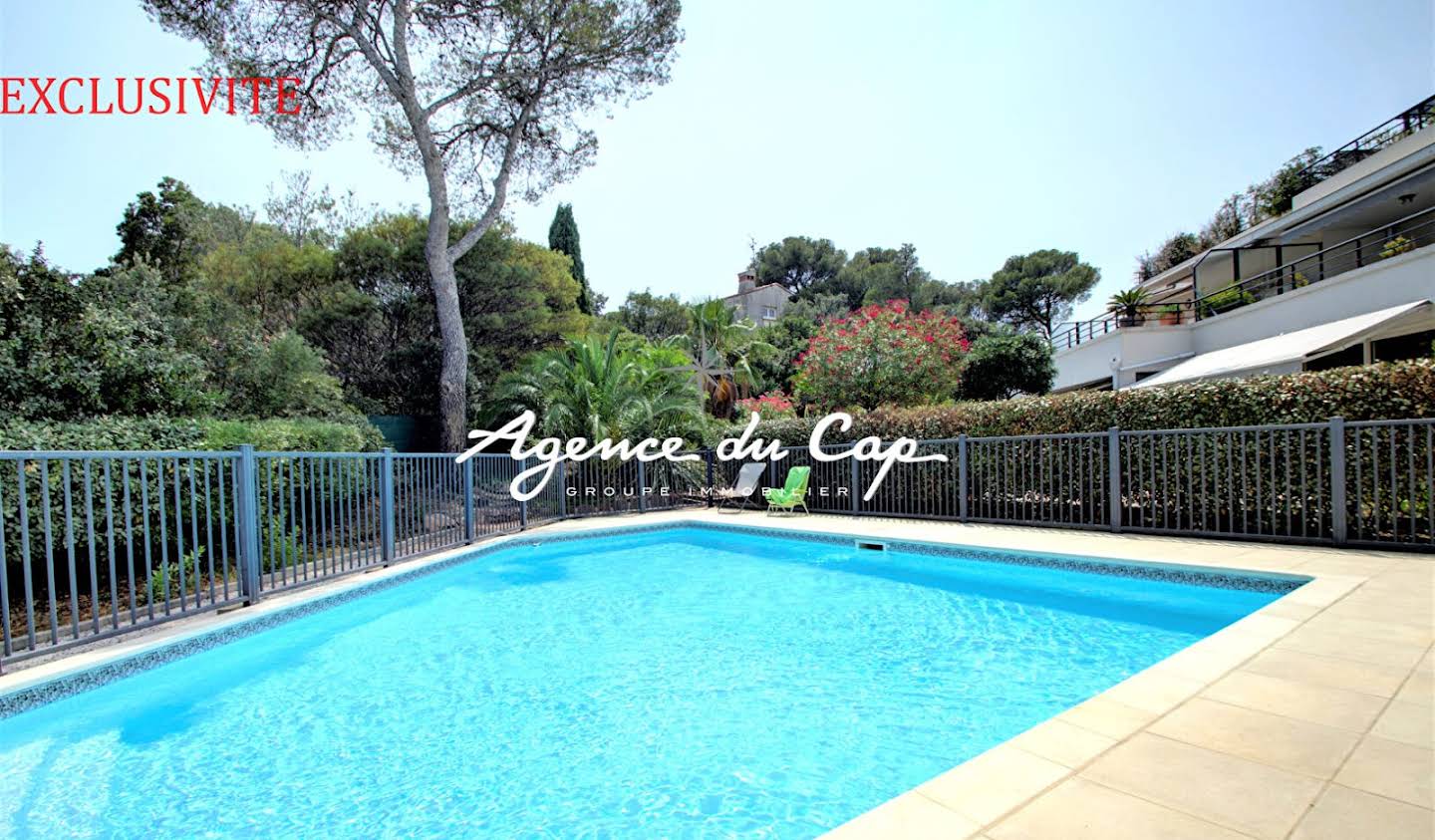 Apartment with terrace and pool Saint-Raphaël