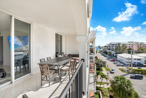 Apartment with pool 3