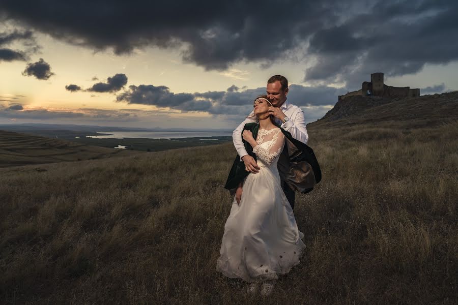 Wedding photographer Danut Moldoveanu (moldoveanudanut). Photo of 15 November 2017