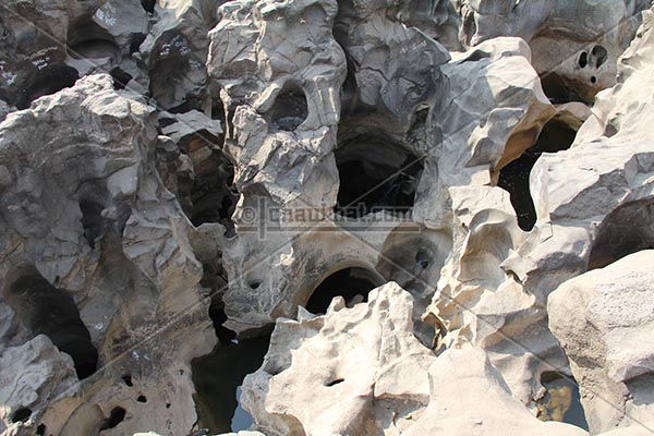 Giant structure of potholes