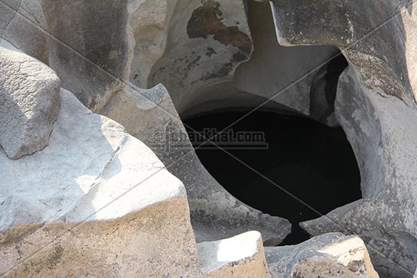 Shape of an eye in potholes Shape of an eye in potholes