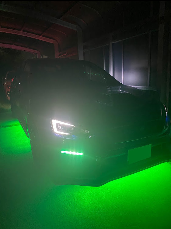 WRX STIのフィルム貼り・緑が綺麗・台風に気をつけて下さいに関するカスタム事例の投稿画像2枚目