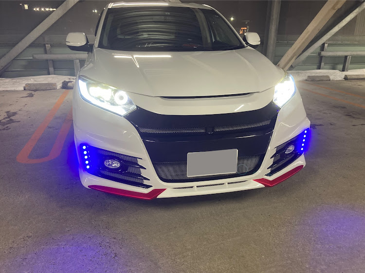 ヴェゼルのオールカープロダクツ・４本出しマフラー・ノブレッセマフラー・ワンオフウイング・ワンオフヘッドライトに関するカスタム事例の投稿画像1枚目