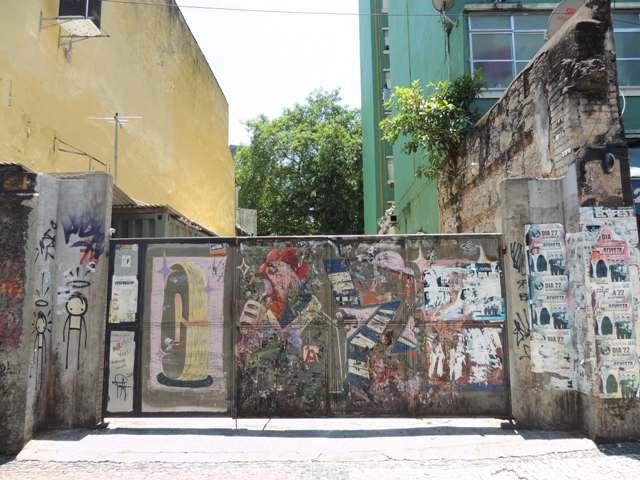 Loja com janelas de vidroDescrição gerada automaticamente