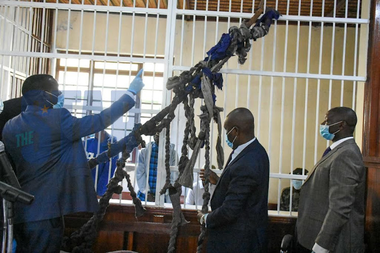 The prosecutor explained how a makeshift ladder made of pieces of blankets, bed sheets, two metal bars and pieces of wooden pole that was used to help the three terror suspect escape from Kamiti Prison which the accused escaped from at Kahawa law court on 29, November 2021./MERCY MUMO