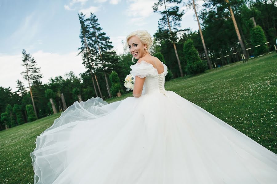 Fotógrafo de casamento Aleksandr Yakovenko (yakovenkoph). Foto de 28 de julho 2016