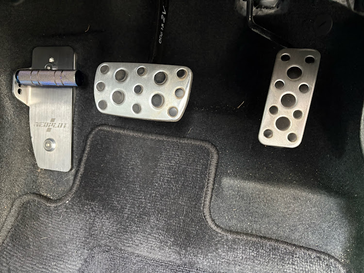 レヴォーグのレヴォーグのある生活・クールグレーカーキ推し・スポーツアクセルペダルに関するカスタム事例の投稿画像2枚目