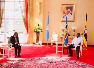 Somali president Hassan Sheikh Mohamud meets with Uganda counterpart Yoweri Museveni