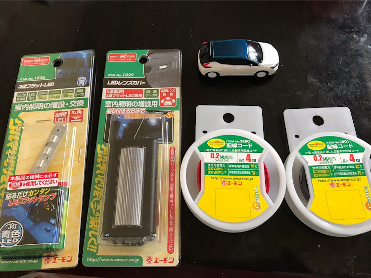 リーフのDIY・#フットライト・#LED・フットライト取り付け・グローボックスに関するカスタム事例の投稿画像1枚目
