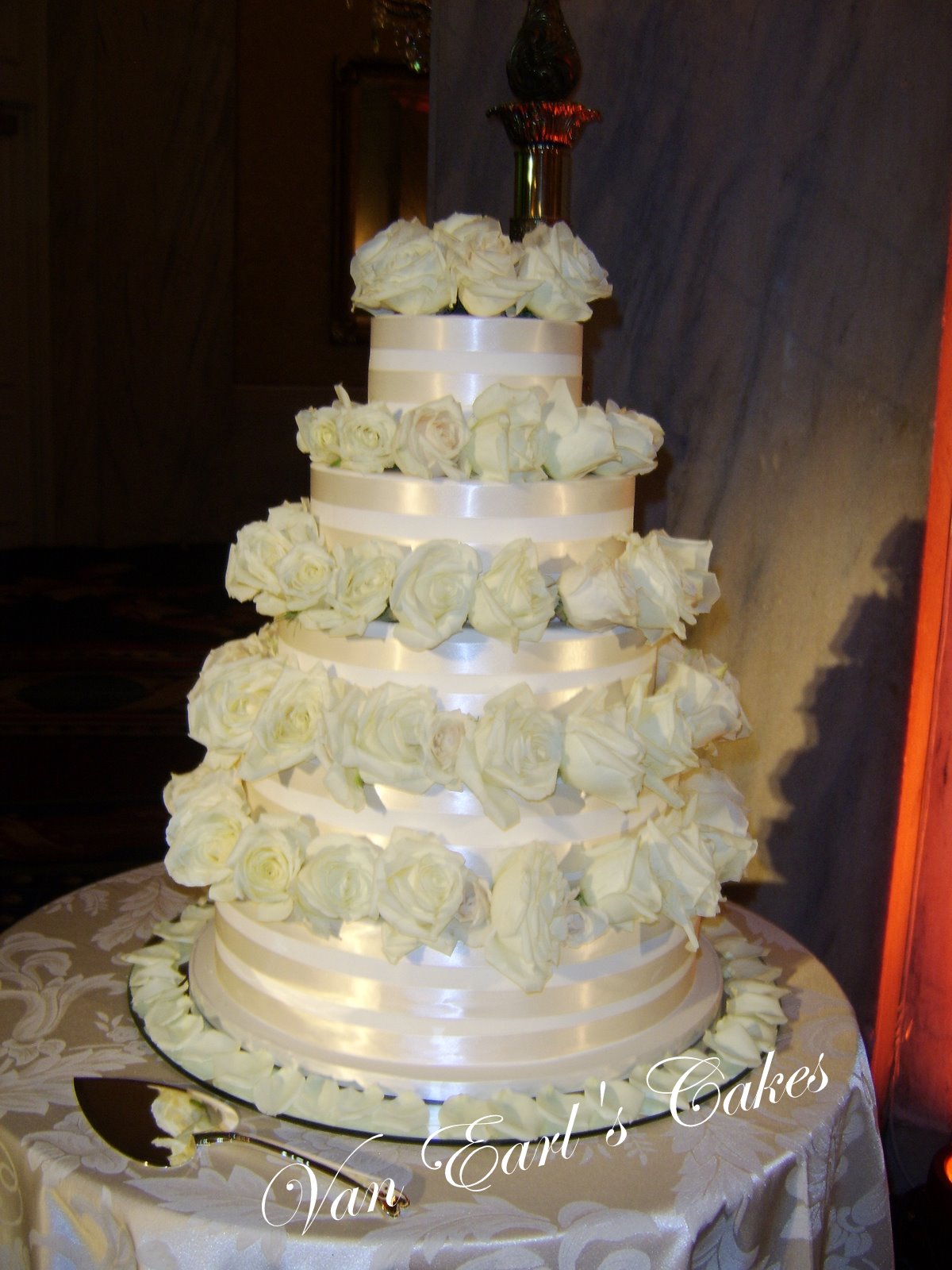 elegant wedding cake