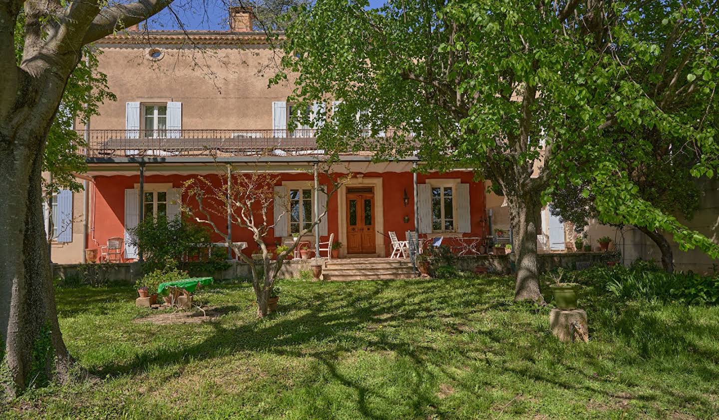 Maison avec piscine et terrasse Chusclan