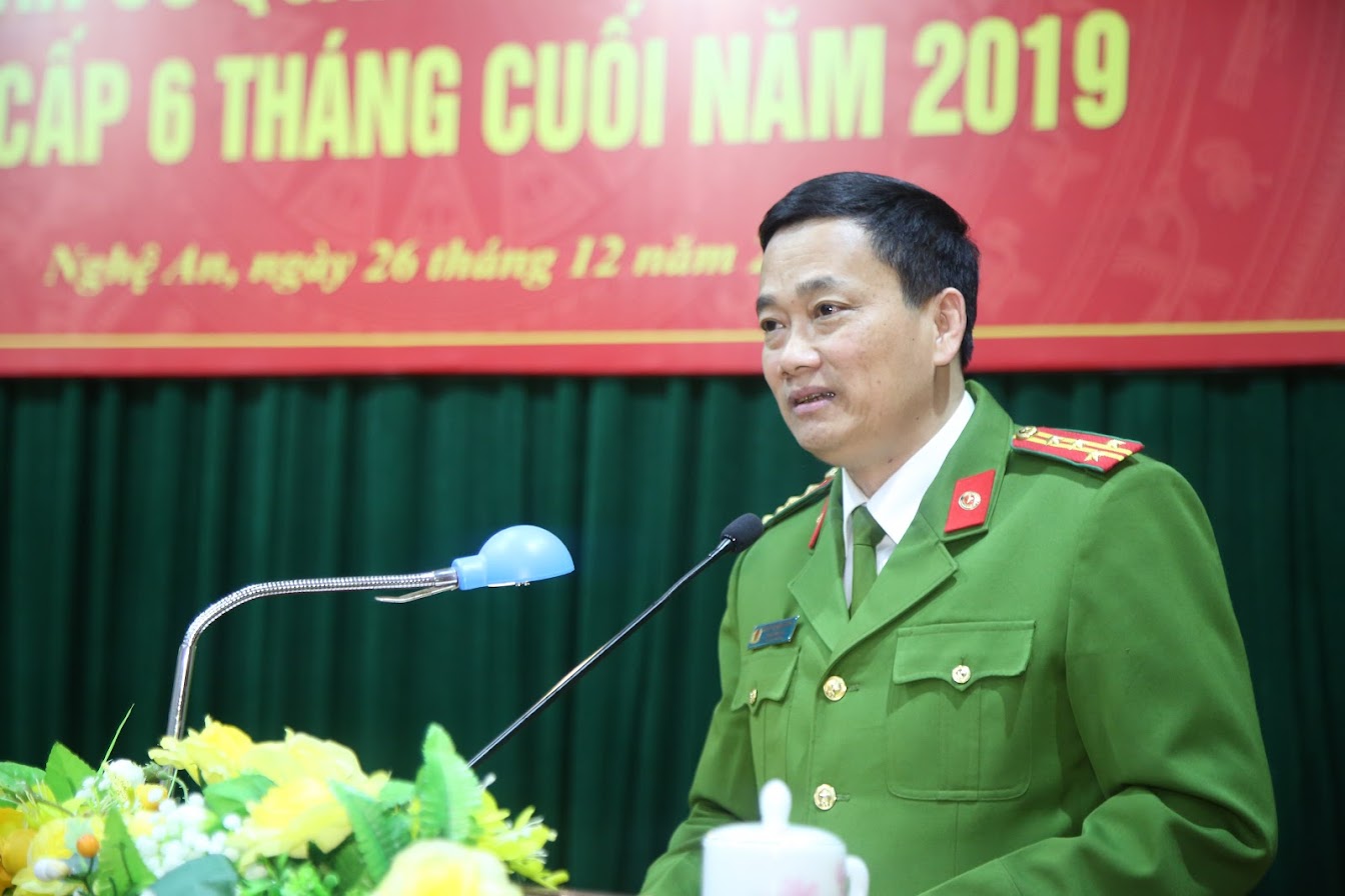 Đồng chí Đại tá Nguyễn Mạnh Hùng, Phó Giám đốc Công an tỉnh, Thủ trưởng CQCĐT Công an Nghệ An phát biểu tại Hội nghị