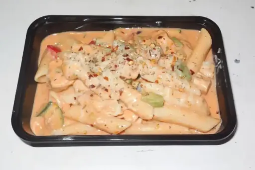 Chicken Pasta In Red Sauce