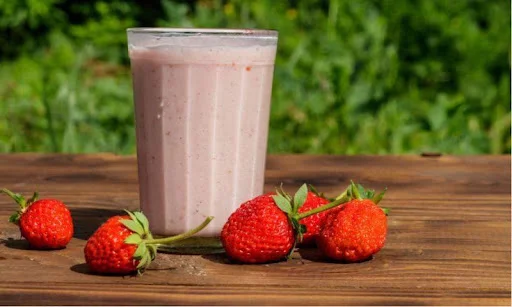 Strawberry Lassi (300 Ml)