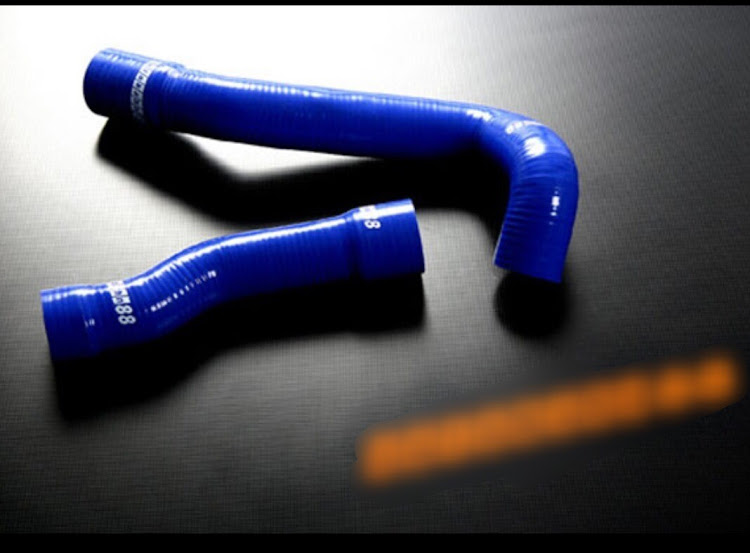 M3 クーペのVARIS FRONT SPOILER・ダウンパイプ・シリコンラジエーターホース・スパークプラグに関するカスタム事例の投稿画像4枚目