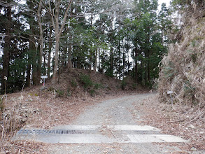 左に泉バス停分岐