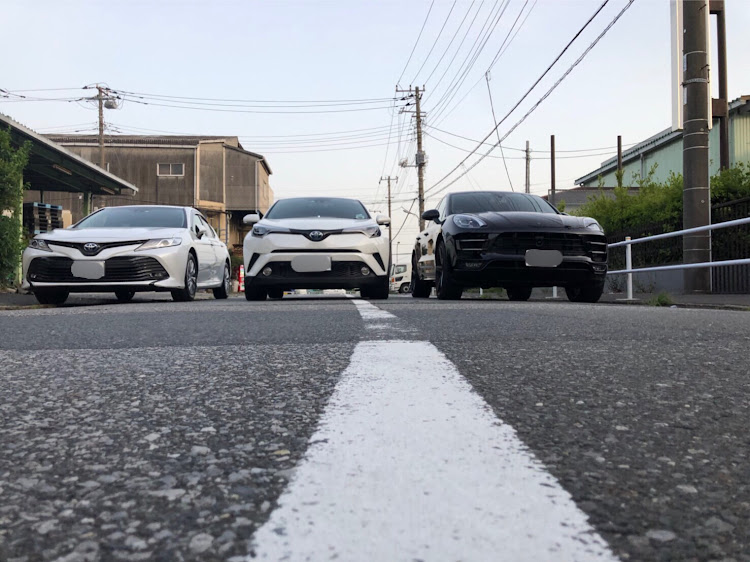 カムリのマカンターボ・カムリ・C-HR・仕事終わりにパシャリに関するカスタム事例の投稿画像1枚目