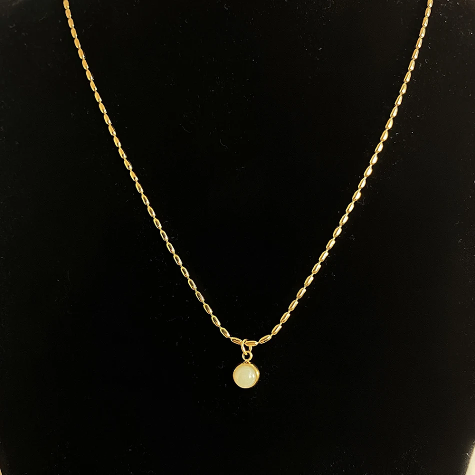 Colar retrô de luxo acessível em ouro 18K, design especial para um toque elegante e sofisticado ao seu visual.