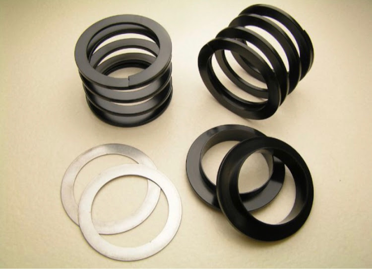 エルグランドのヘルパースプリング・探してますに関するカスタム事例の投稿画像1枚目