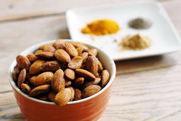Paleo Curried Almonds