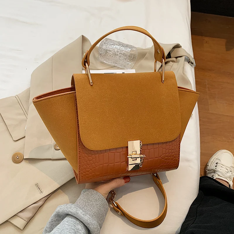 Messenger Shoulder Fashion Wings Tote Bag. Elegantna torba na rame sa krilima. Praktična i moderna za svakodnevnu upotrebu i putovanja.