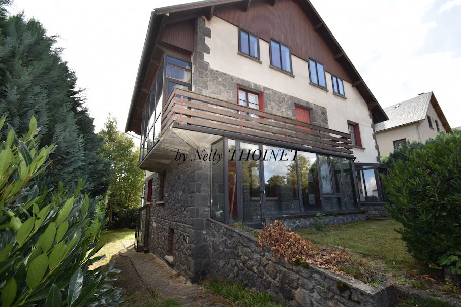 Vente maison 17 pièces 298 m² à Besse-et-Saint-Anastaise (63610), 298 000 €