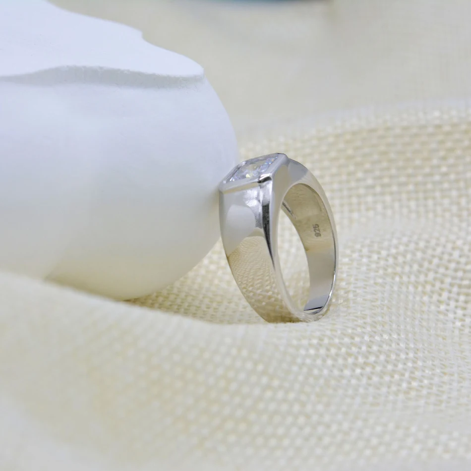 S925 Mode ring met onregelmatige witte zirkonia. Hoogwaardige dames sieraden. Stijlvol en glanzend. Perfect als cadeau en voor dagelijks gebruik.